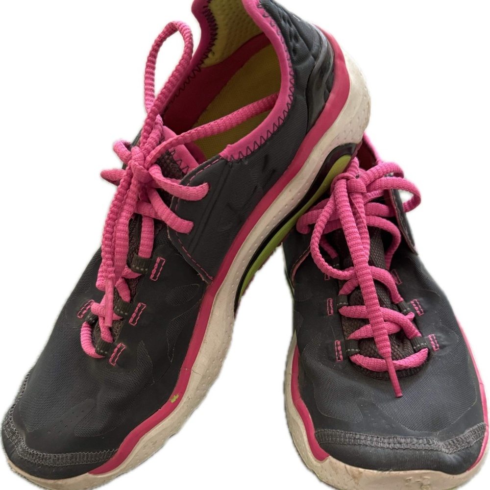 Under Armour Heat Gear Tennis Shoes